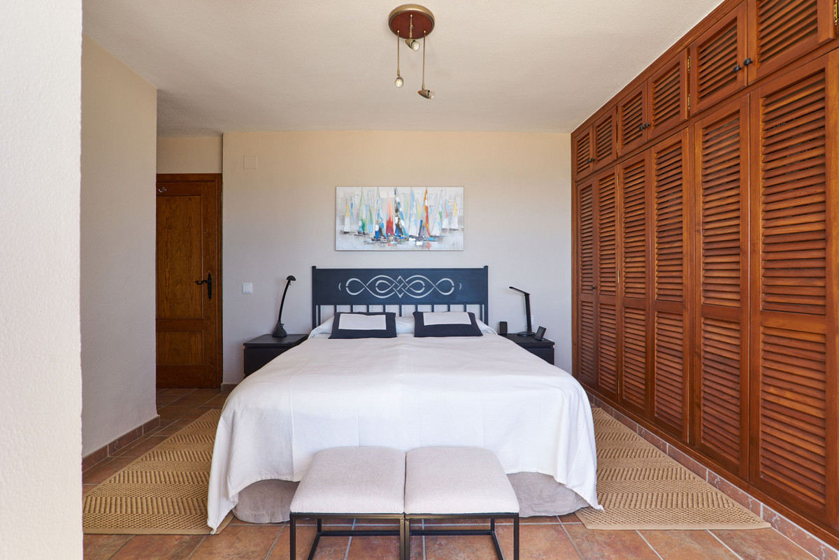 3 Bed Townhouse for sale in Casares Costa Del Sol, Málaga, Spain