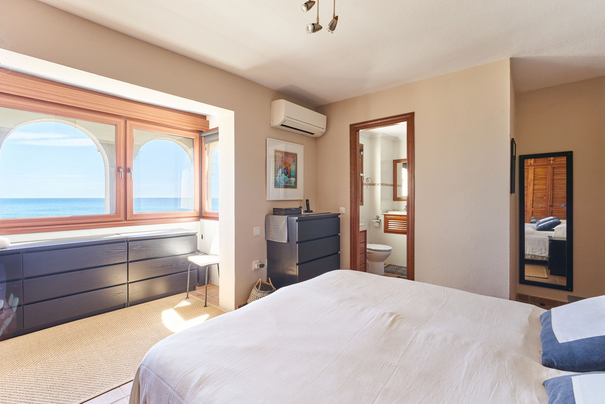 3 Bed Townhouse for sale in Casares Costa Del Sol, Málaga, Spain