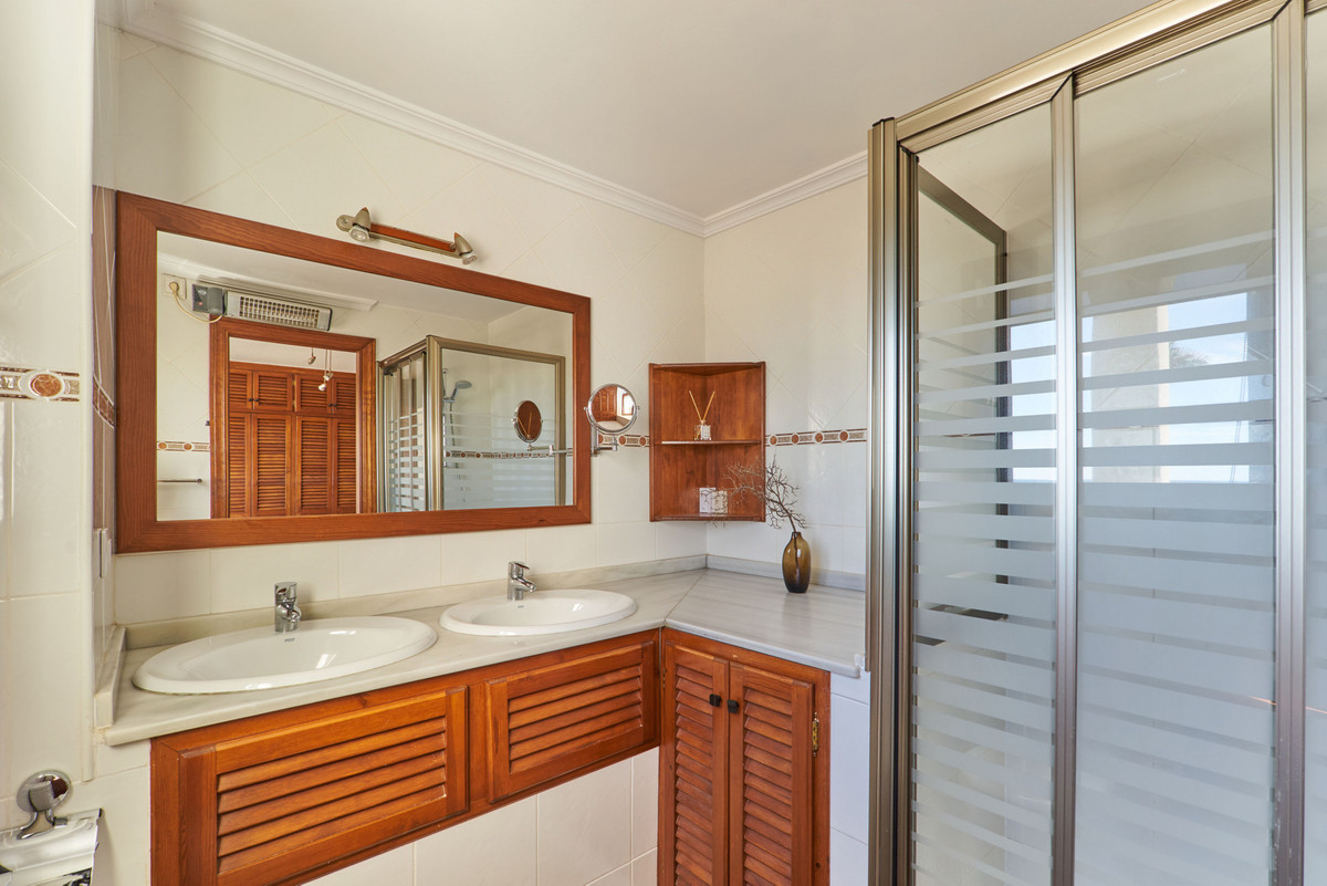 3 Bed Townhouse for sale in Casares Costa Del Sol, Málaga, Spain