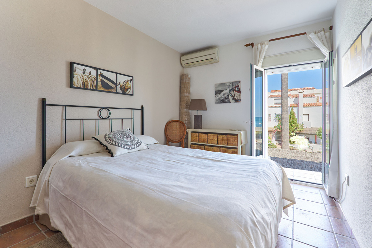 3 Bed Townhouse for sale in Casares Costa Del Sol, Málaga, Spain