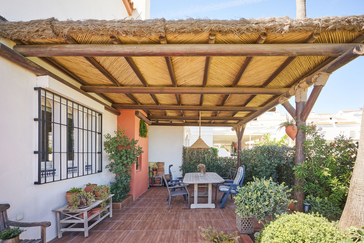 3 Bed Townhouse for sale in Casares Costa Del Sol, Málaga, Spain
