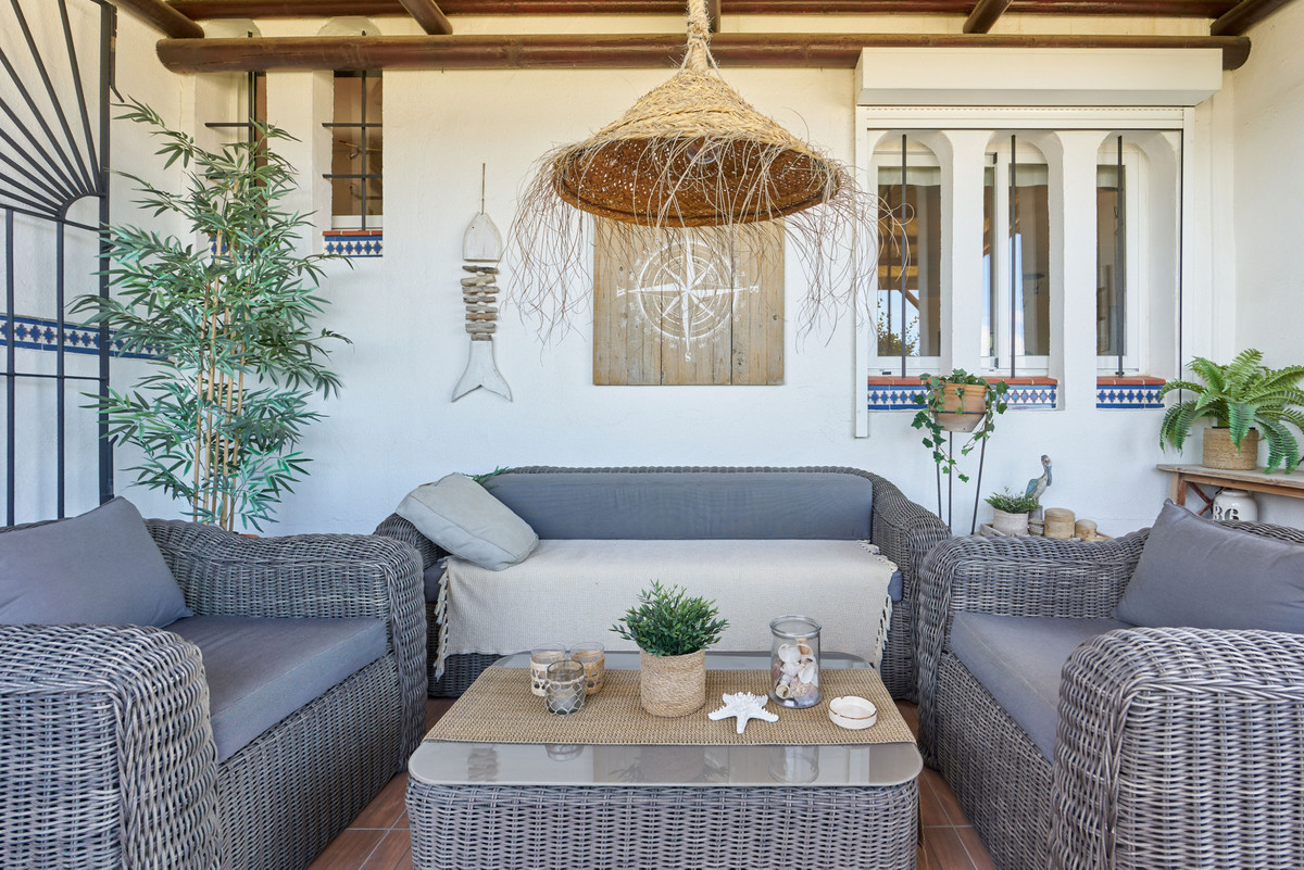 3 Bed Townhouse for sale in Casares Costa Del Sol, Málaga, Spain