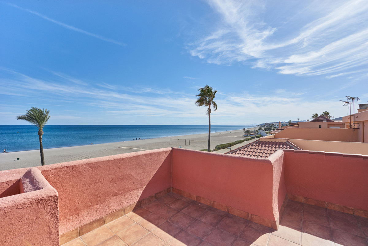 3 Bed Townhouse for sale in Casares Costa Del Sol, Málaga, Spain