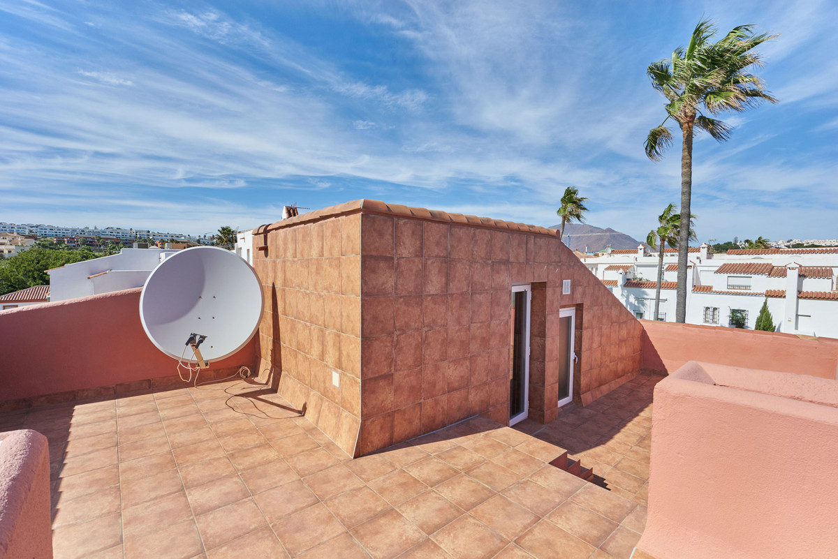 3 Bed Townhouse for sale in Casares Costa Del Sol, Málaga, Spain