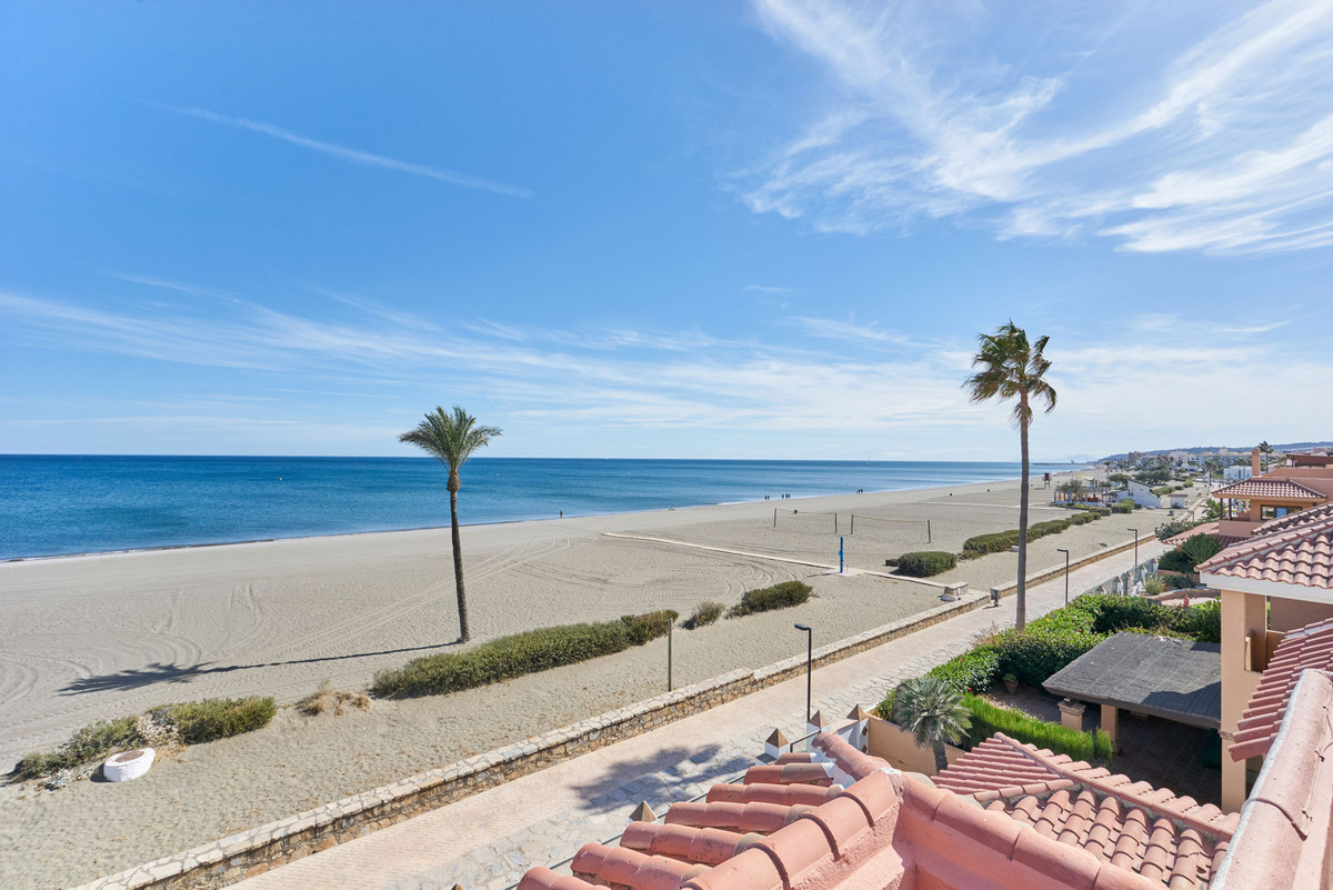 3 Bed Townhouse for sale in Casares Costa Del Sol, Málaga, Spain