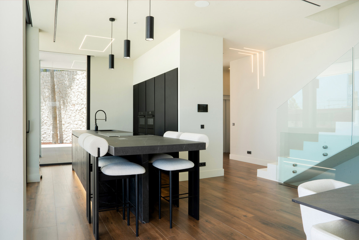 Se vende Villa - Chalet de 4 dormitorios en Costa Del Sol, Málaga, España