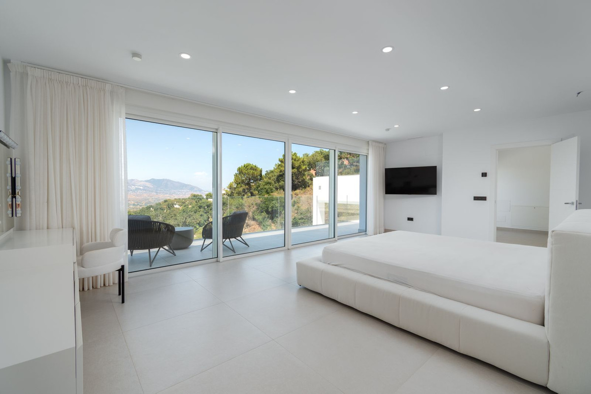 3 Bed Townhouse for sale in La Mairena Costa Del Sol, Málaga, Spain