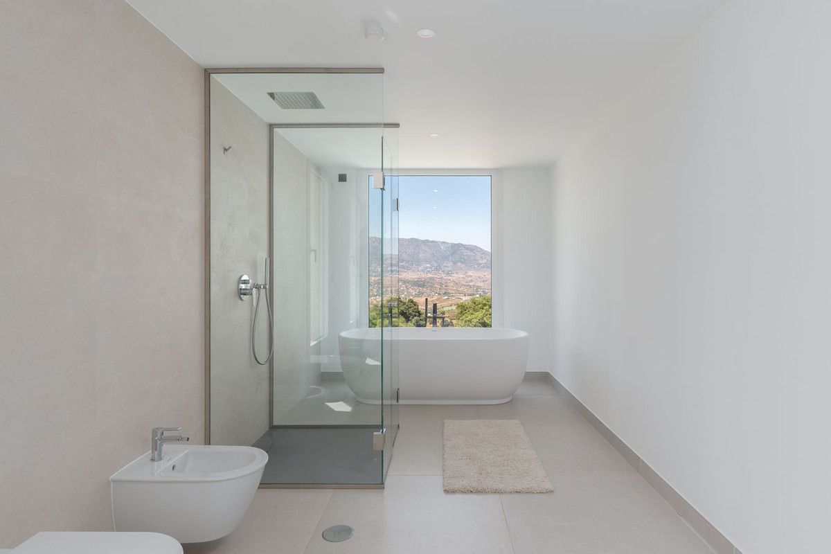 3 Bed Townhouse for sale in La Mairena Costa Del Sol, Málaga, Spain