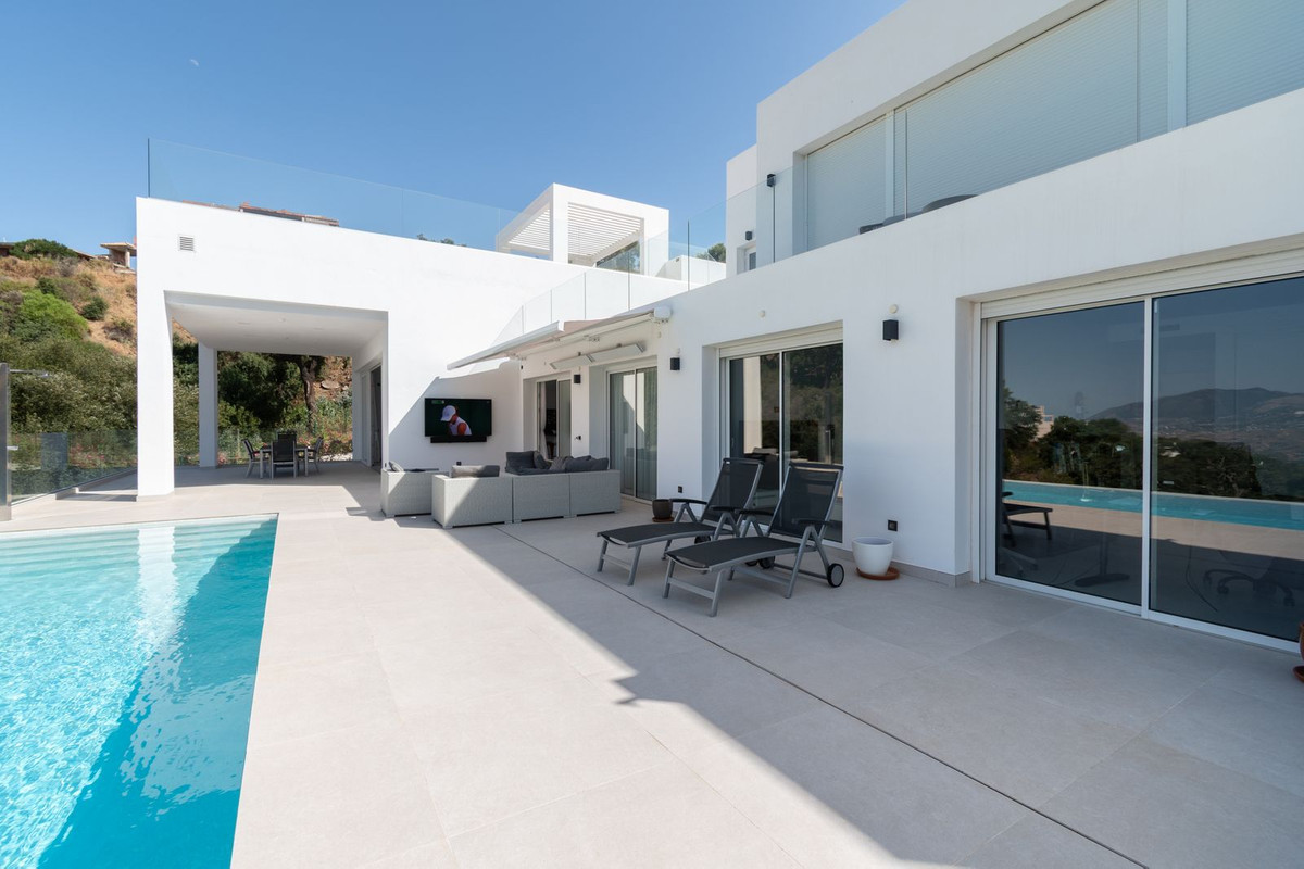 3 Bed Townhouse for sale in La Mairena Costa Del Sol, Málaga, Spain