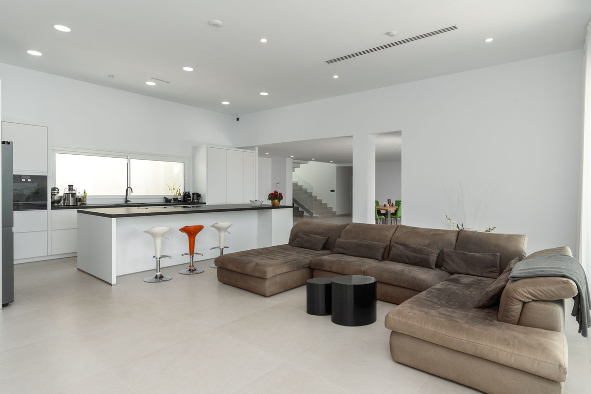 3 Bed Townhouse for sale in La Mairena Costa Del Sol, Málaga, Spain