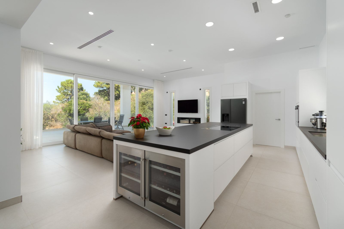 3 Bed Townhouse for sale in La Mairena Costa Del Sol, Málaga, Spain