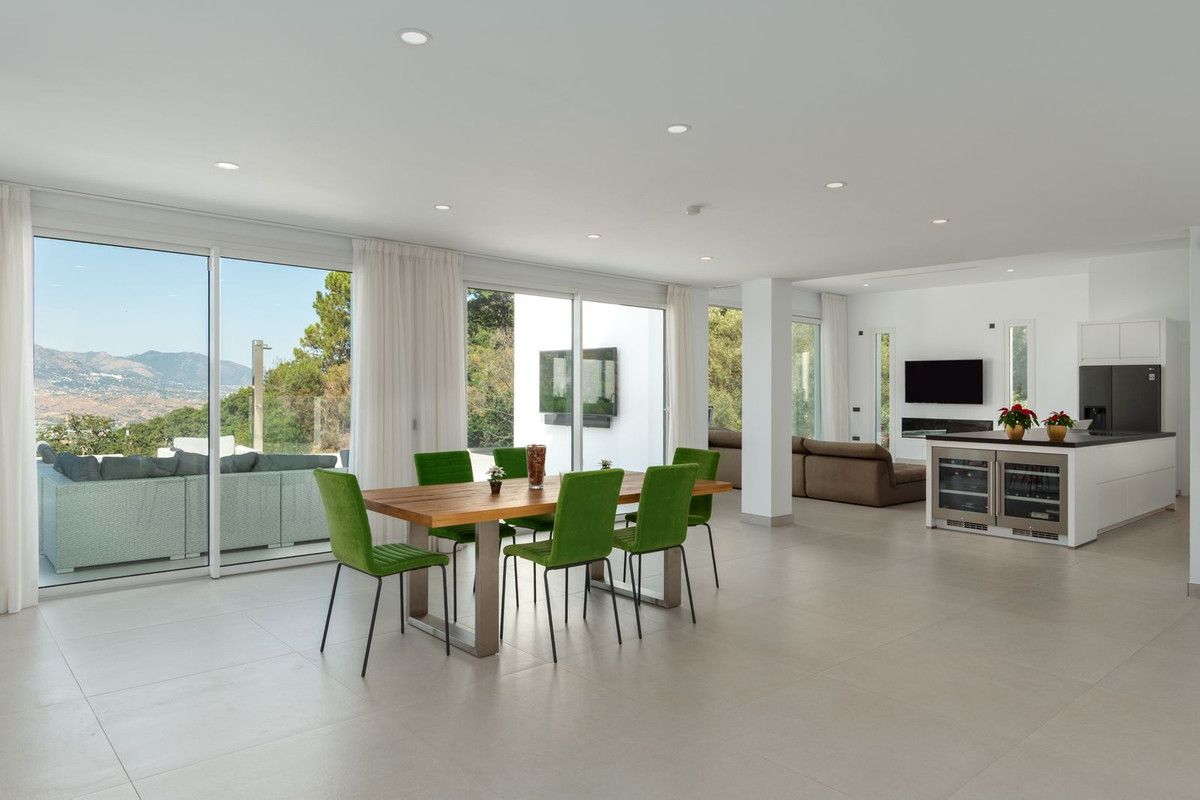 3 Bed Townhouse for sale in La Mairena Costa Del Sol, Málaga, Spain