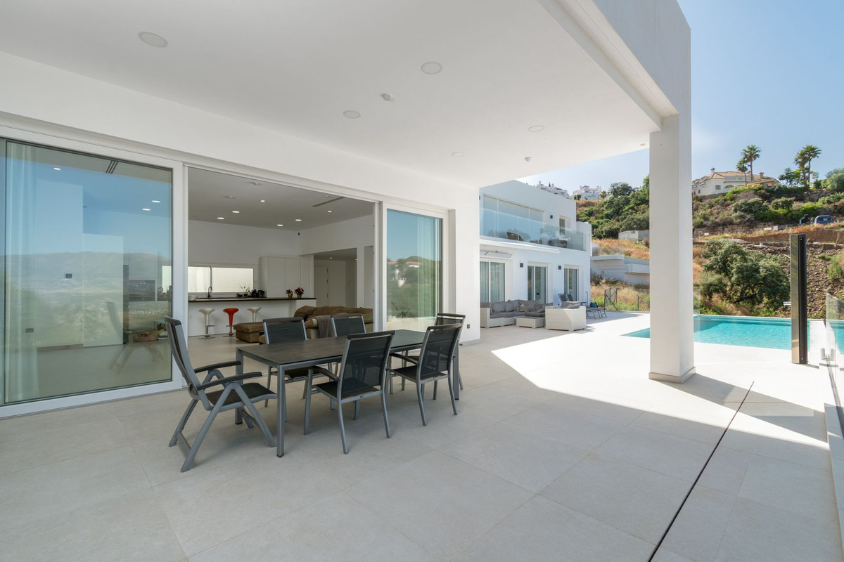 3 Bed Townhouse for sale in La Mairena Costa Del Sol, Málaga, Spain