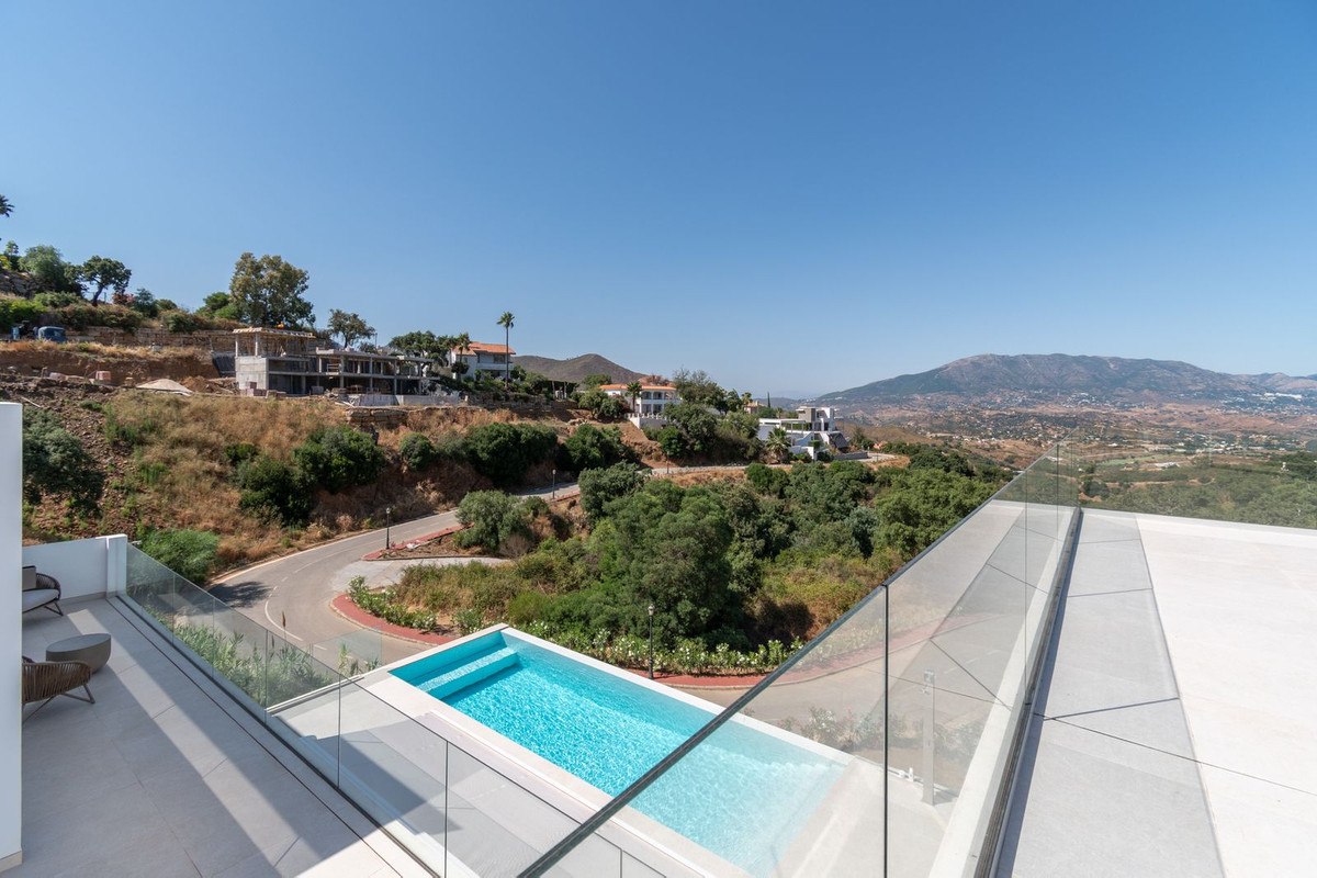 3 Bed Townhouse for sale in La Mairena Costa Del Sol, Málaga, Spain