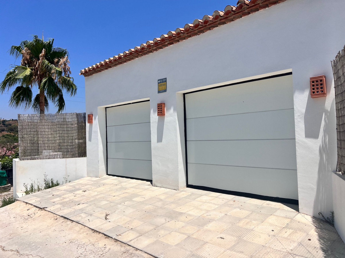 3 Bed Townhouse for sale in New Golden Mile Costa Del Sol, Málaga, Spain