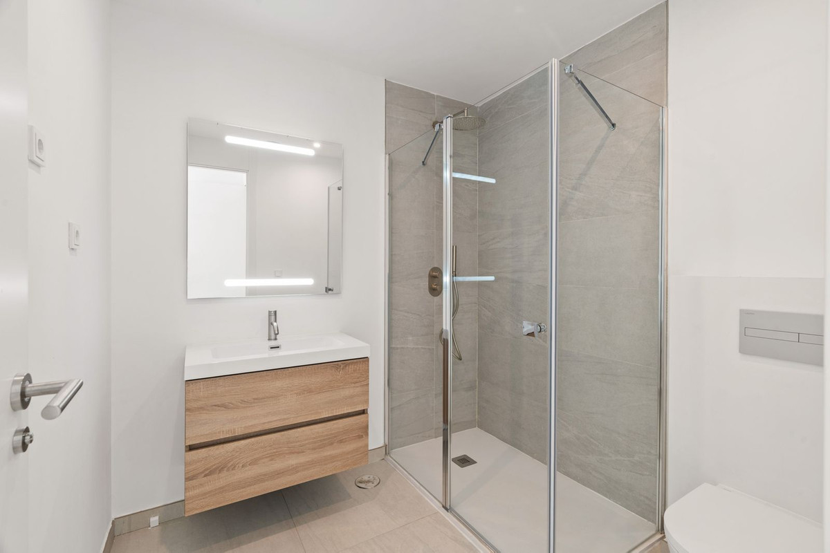 Se vende Pareada de 5 dormitorios en Costa Del Sol, Málaga, España