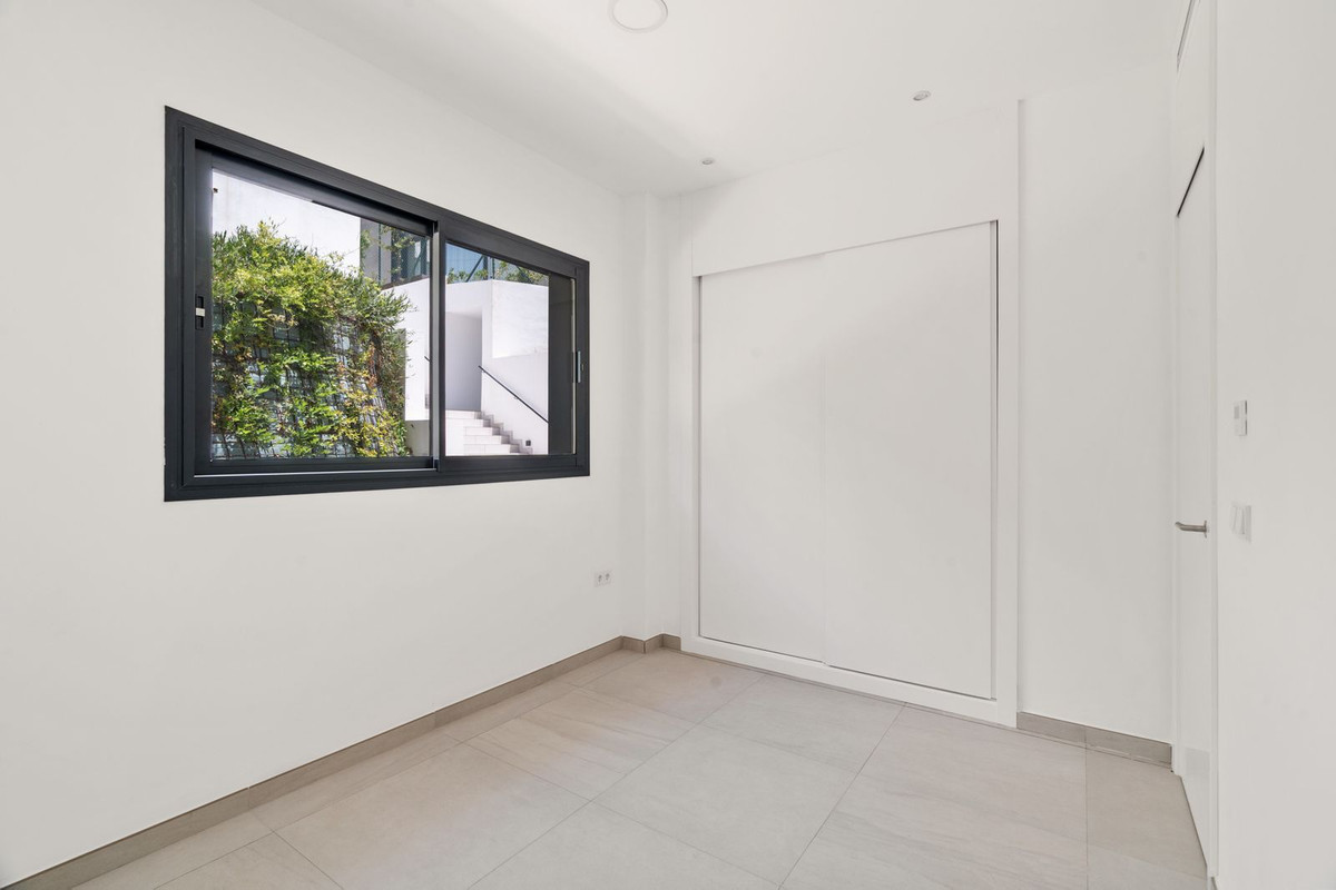 Se vende Pareada de 5 dormitorios en Costa Del Sol, Málaga, España