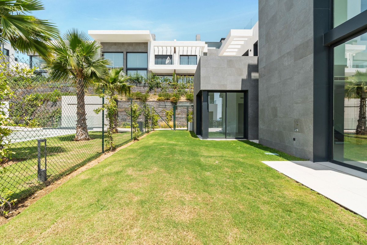 Se vende Pareada de 5 dormitorios en Costa Del Sol, Málaga, España
