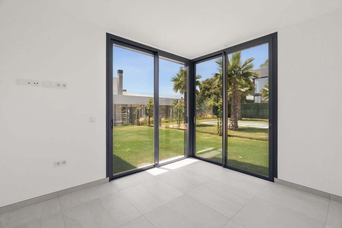 Se vende Pareada de 5 dormitorios en Costa Del Sol, Málaga, España