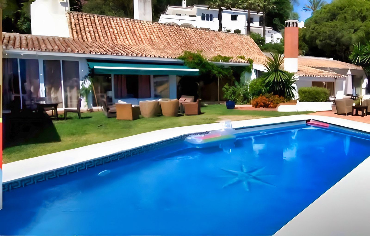 Se vende Villa - Chalet de 5 dormitorios en Costa Del Sol, Málaga, España