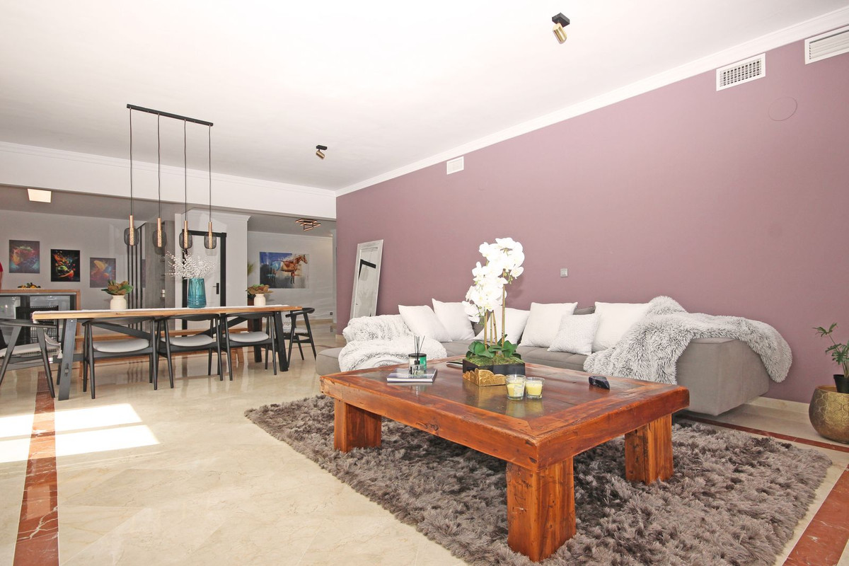 Se vende Apartamento Planta Media de 3 dormitorios en Costa Del Sol, Cadiz, España