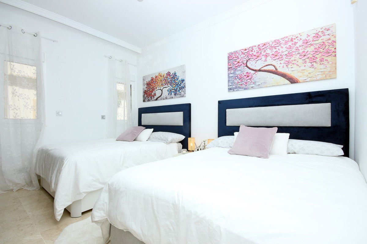 Se vende Apartamento Planta Media de 3 dormitorios en Costa Del Sol, Cadiz, España
