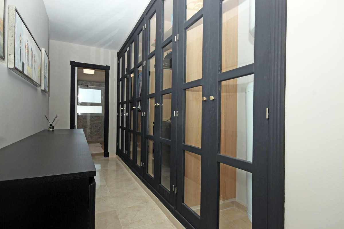 Se vende Apartamento Planta Media de 3 dormitorios en Costa Del Sol, Cadiz, España