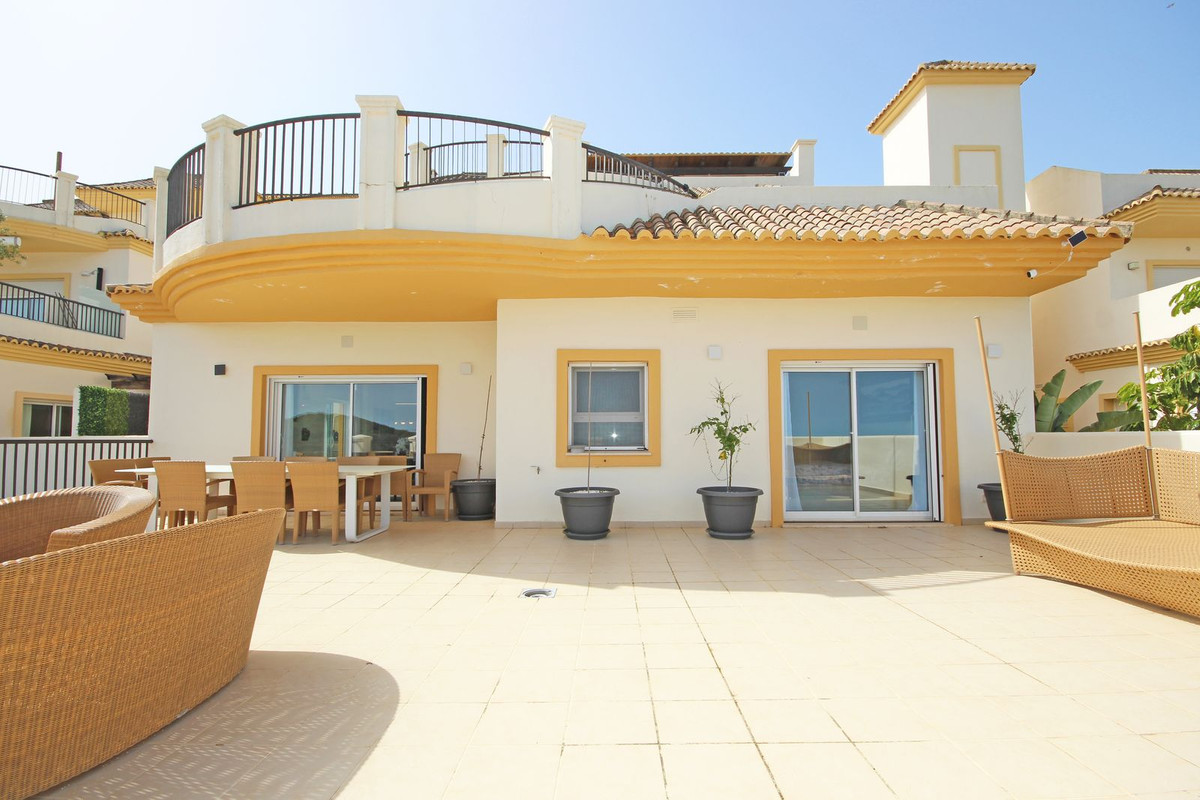 Se vende Apartamento Planta Media de 3 dormitorios en Costa Del Sol, Cadiz, España