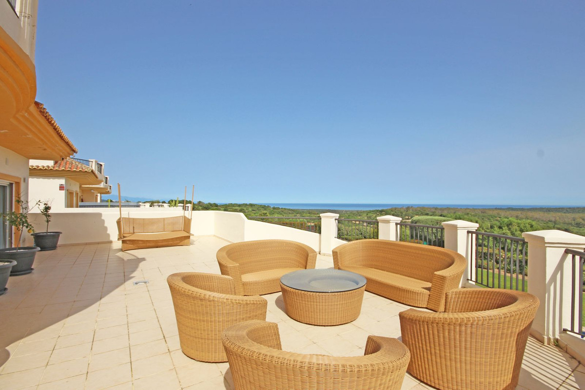 Se vende Apartamento Planta Media de 3 dormitorios en Costa Del Sol, Cadiz, España
