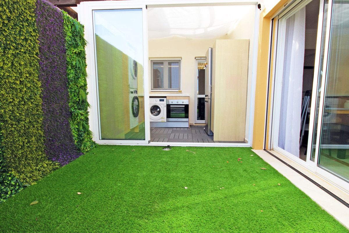 Se vende Apartamento Planta Media de 3 dormitorios en Costa Del Sol, Cadiz, España