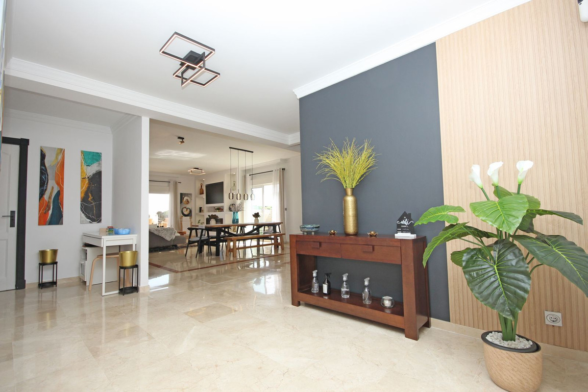 Se vende Apartamento Planta Media de 3 dormitorios en Costa Del Sol, Cadiz, España