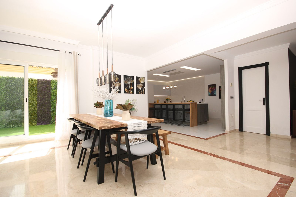 Se vende Apartamento Planta Media de 3 dormitorios en Costa Del Sol, Cadiz, España