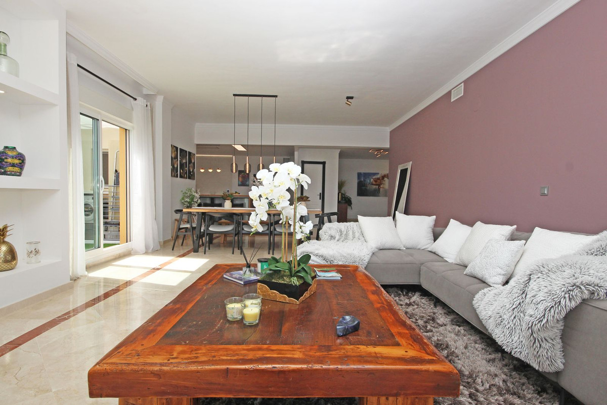 Se vende Apartamento Planta Media de 3 dormitorios en Costa Del Sol, Cadiz, España