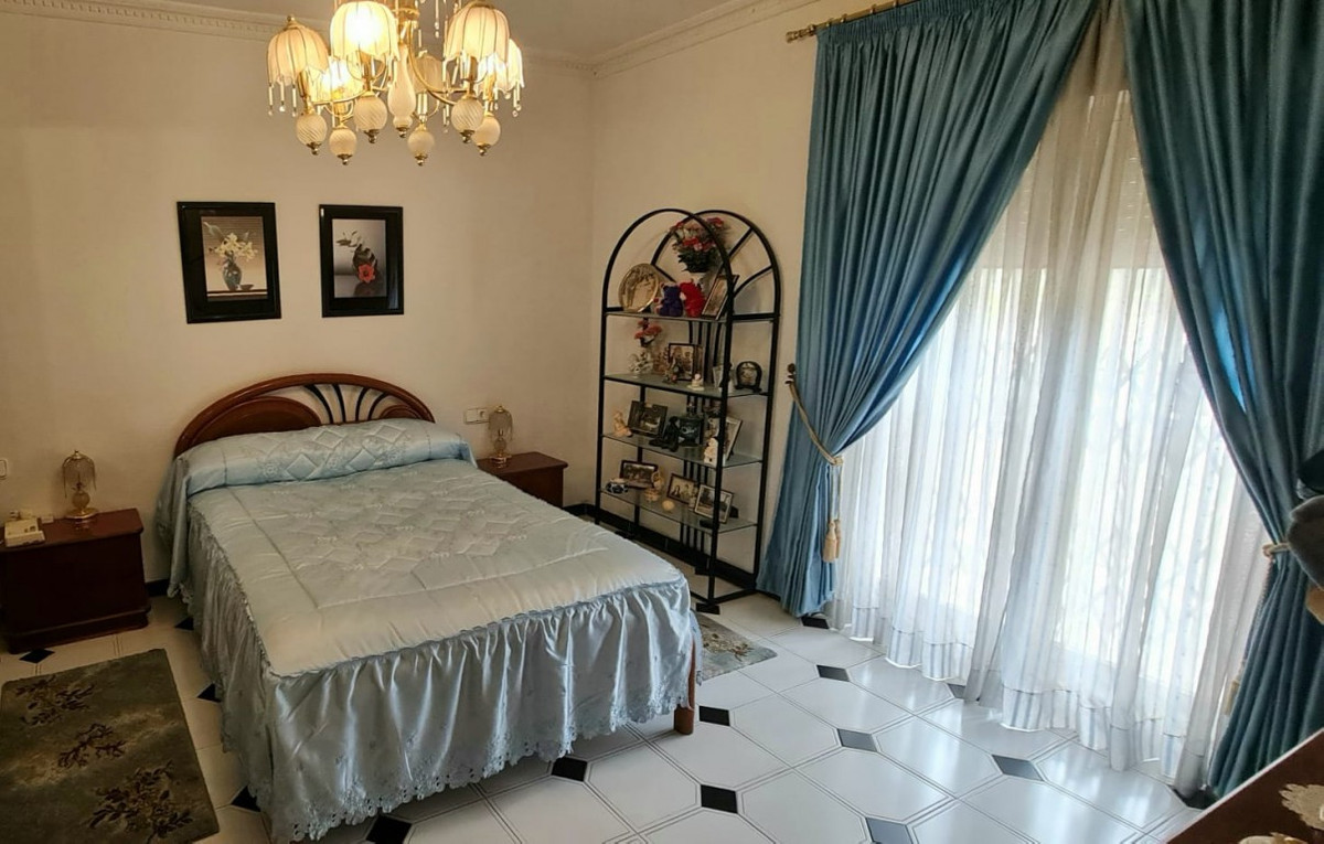 Se vende Villa - Chalet de 5 dormitorios en Costa Blanca, Alicante, España
