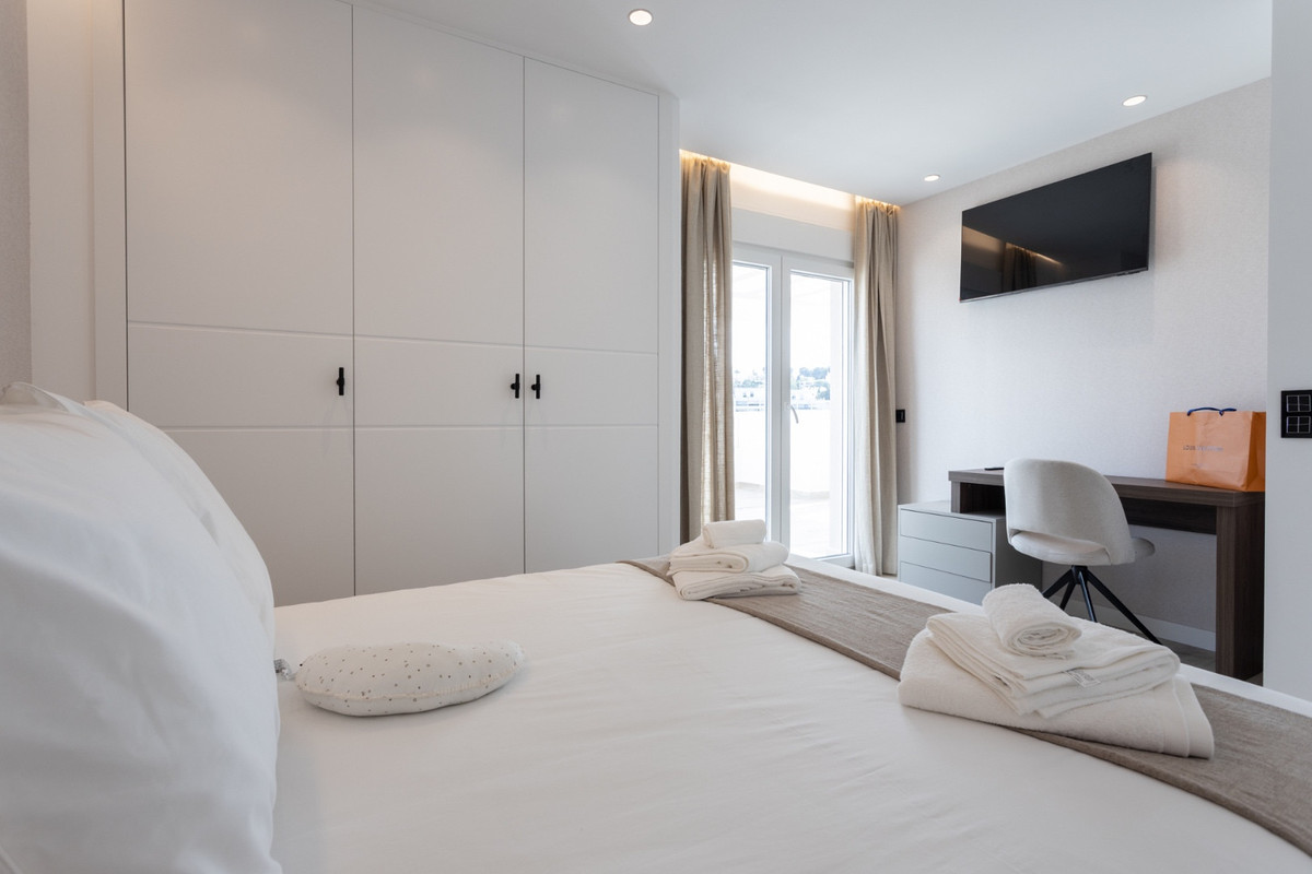 4 Bed Apartment for sale in Nueva Andalucía Costa Del Sol, Málaga, Spain