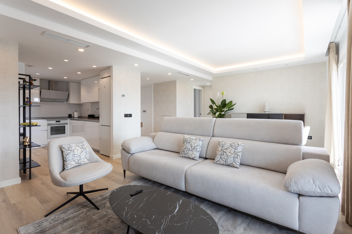 4 Bed Apartment for sale in Nueva Andalucía Costa Del Sol, Málaga, Spain