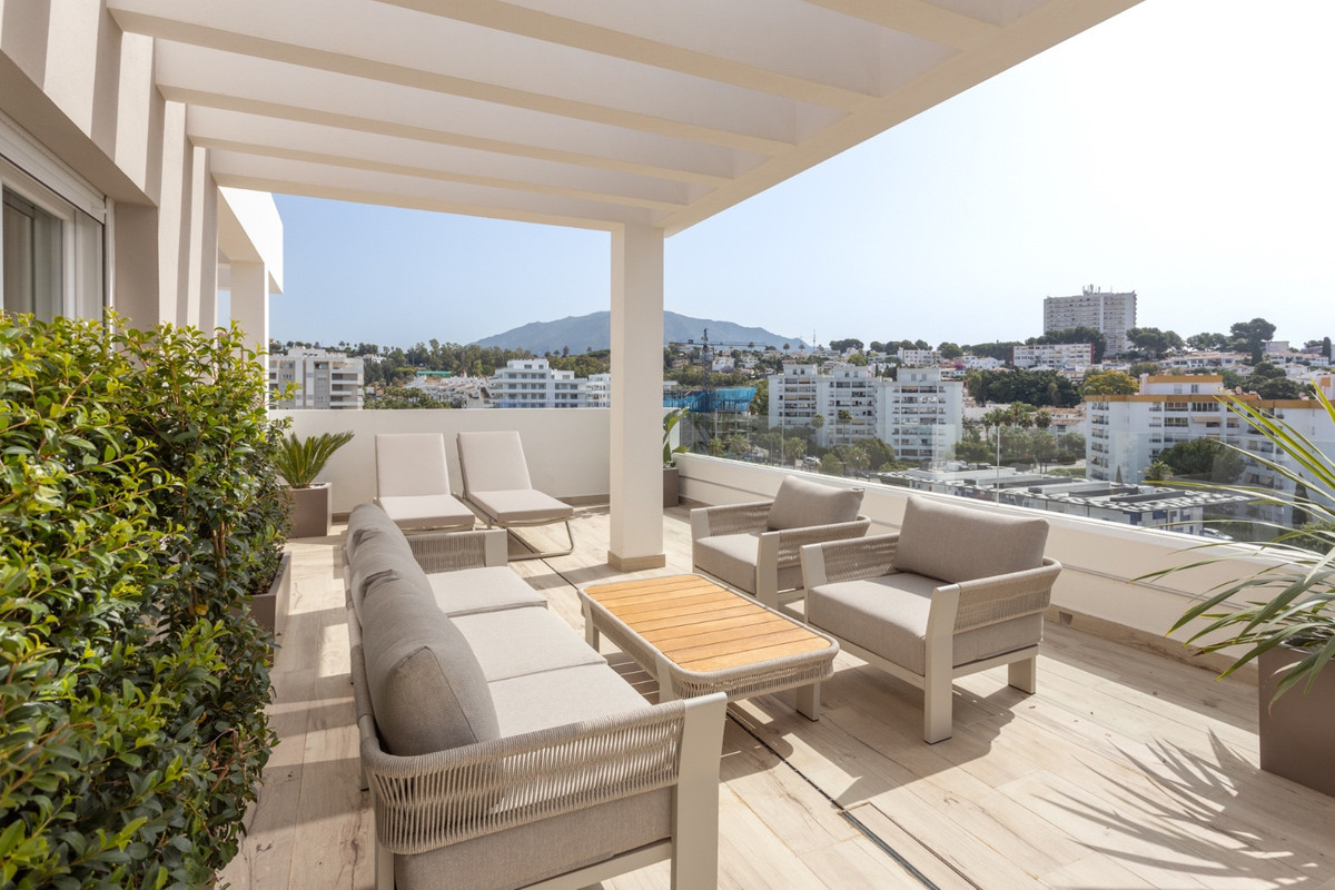 4 Bed Apartment for sale in Nueva Andalucía Costa Del Sol, Málaga, Spain