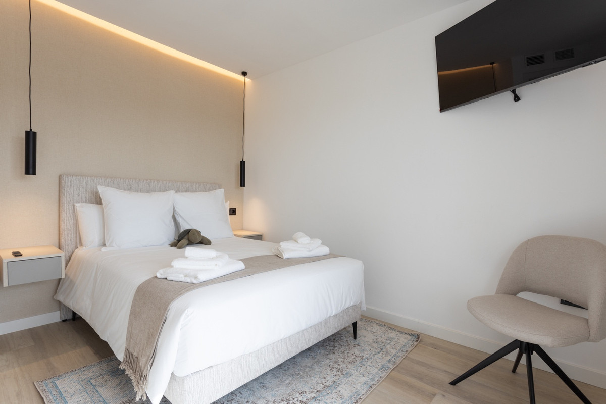 4 Bed Apartment for sale in Nueva Andalucía Costa Del Sol, Málaga, Spain