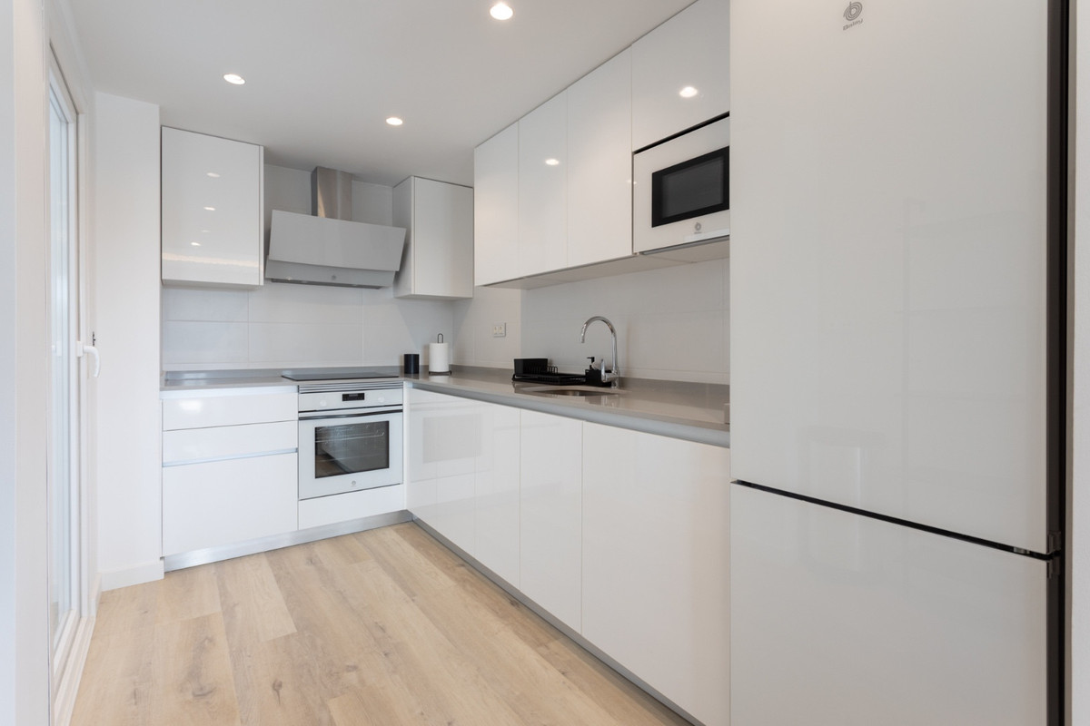 4 Bed Apartment for sale in Nueva Andalucía Costa Del Sol, Málaga, Spain