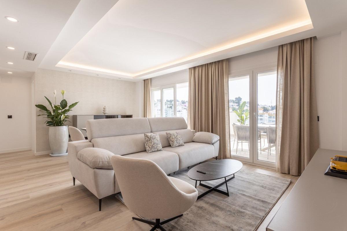 4 Bed Apartment for sale in Nueva Andalucía Costa Del Sol, Málaga, Spain