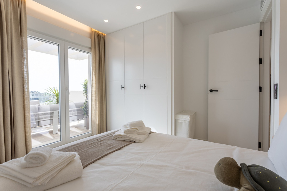 4 Bed Apartment for sale in Nueva Andalucía Costa Del Sol, Málaga, Spain