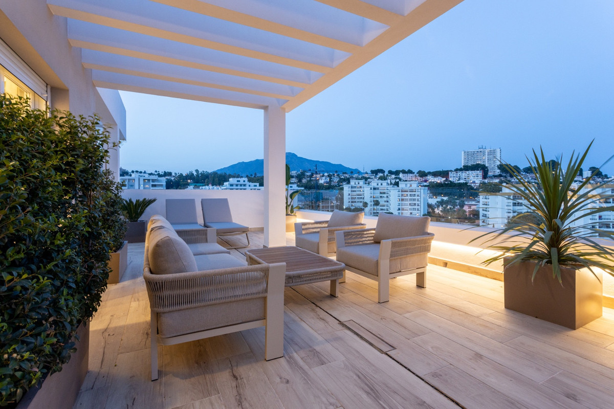 4 Bed Apartment for sale in Nueva Andalucía Costa Del Sol, Málaga, Spain