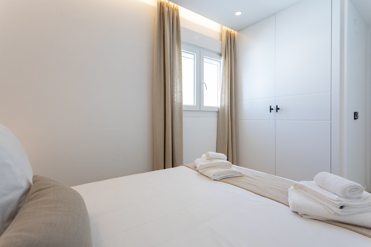 4 Bed Apartment for sale in Nueva Andalucía Costa Del Sol, Málaga, Spain