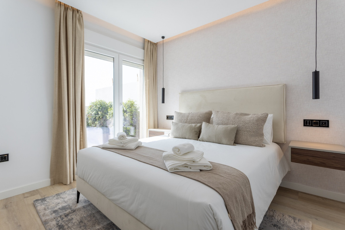 4 Bed Apartment for sale in Nueva Andalucía Costa Del Sol, Málaga, Spain