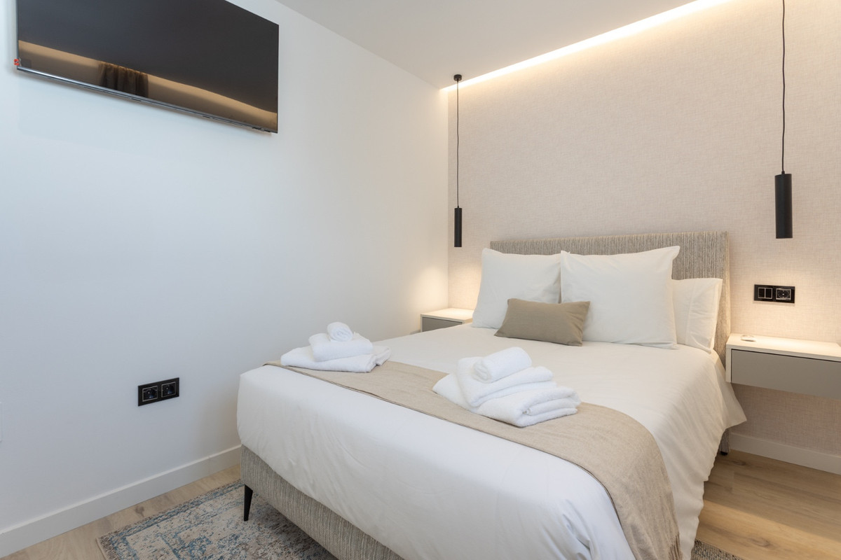 4 Bed Apartment for sale in Nueva Andalucía Costa Del Sol, Málaga, Spain