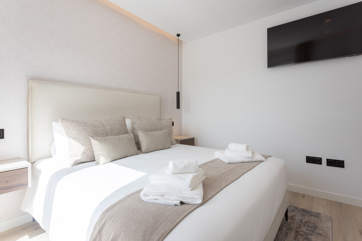 4 Bed Apartment for sale in Nueva Andalucía Costa Del Sol, Málaga, Spain
