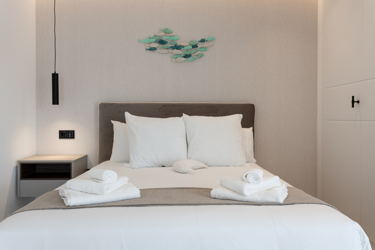 4 Bed Apartment for sale in Nueva Andalucía Costa Del Sol, Málaga, Spain