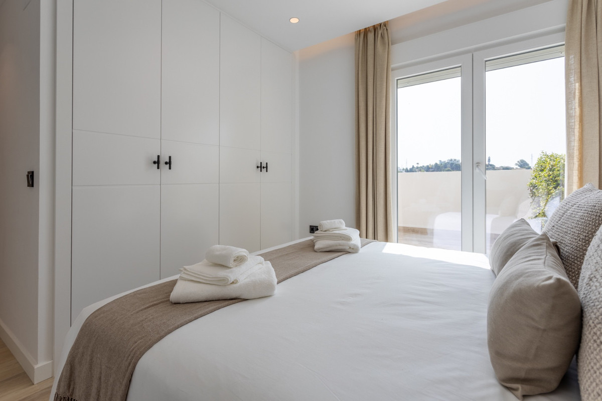 4 Bed Apartment for sale in Nueva Andalucía Costa Del Sol, Málaga, Spain