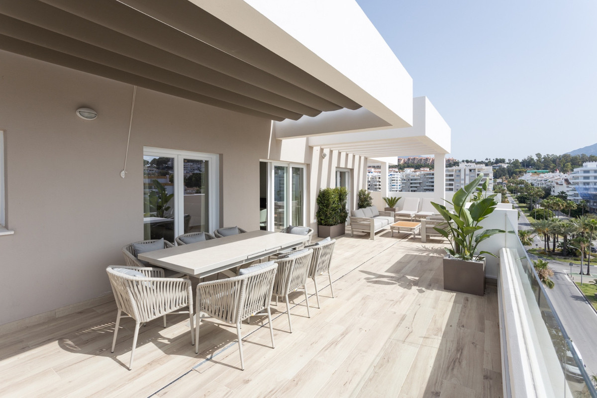 4 Bed Apartment for sale in Nueva Andalucía Costa Del Sol, Málaga, Spain