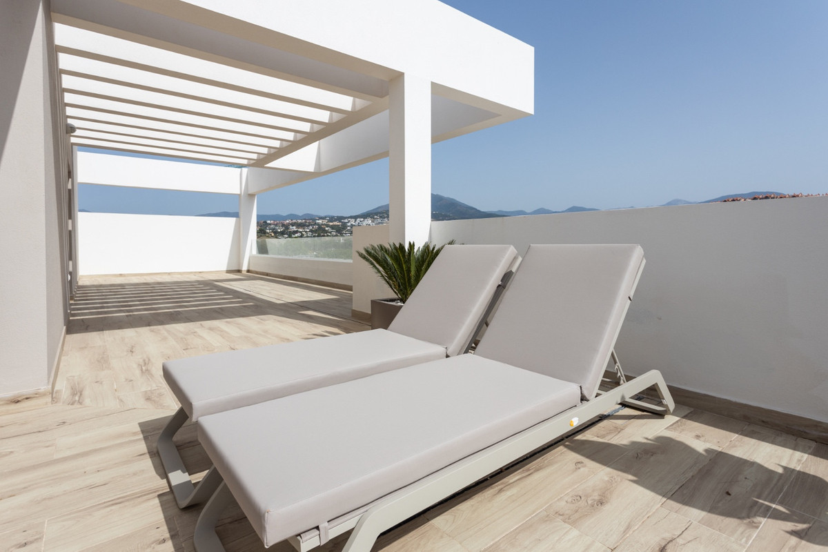 4 Bed Apartment for sale in Nueva Andalucía Costa Del Sol, Málaga, Spain